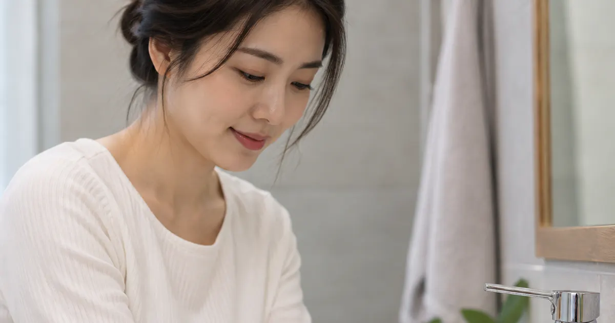 Vệ sinh nhẹ nhàng bên ngoài thay vì thụt rửa âm đạo sau quan hệ
