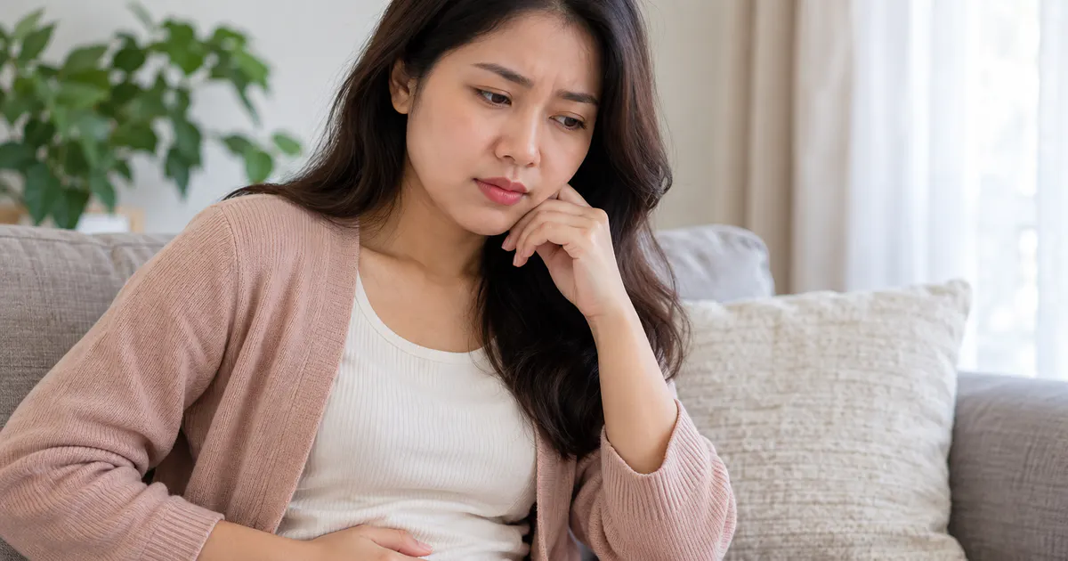 Phụ nữ theo dõi cảm giác đau, ngứa và rát để trao đổi khi đi khám