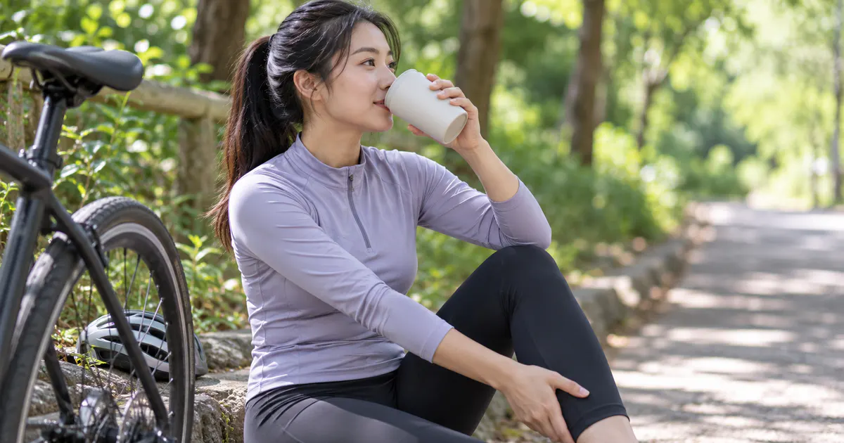 Nghỉ giữa chặng bên xe đạp để giảm áp lực và ma sát vùng kín