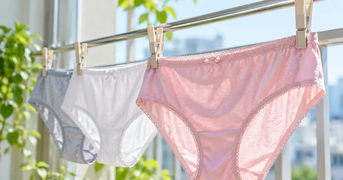 Đồ lót được phơi riêng ở nơi sạch và thông thoáng