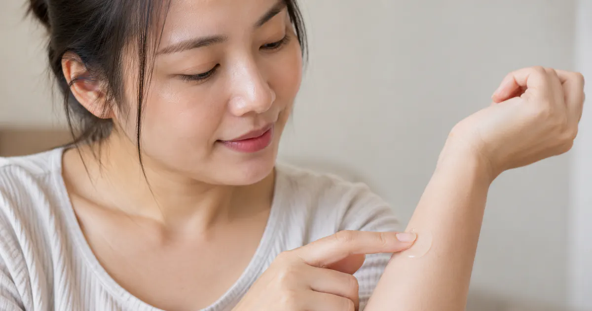 Cách thử phản ứng với sản phẩm chăm sóc vùng kín mới an toàn trên vùng da ngoài