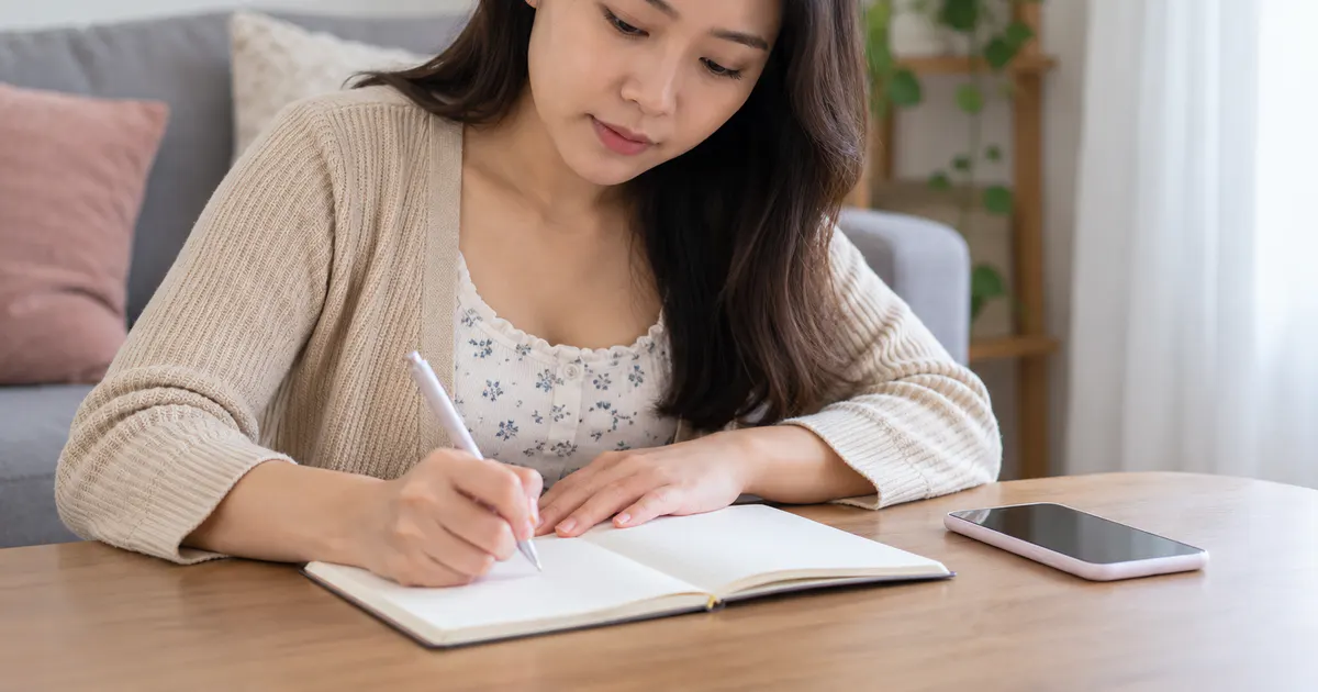 cần chuẩn bị gì trước khi khám phụ khoa vì ngứa vùng kín với phụ nữ ghi chú triệu chứng tại nhà